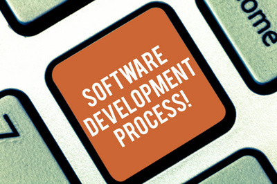 概念手工寫作, 展示網絡研討會的現代教育。商務照片文本的過程和開發 web 應用程序鍵盤鍵意圖創建計算機消息的概念的實踐